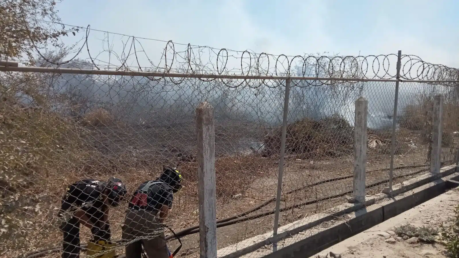 Sufren bomberos durante 3 horas para sofocar incendio en Mazatlán