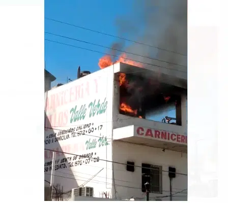 ¡Tremendo susto! Conato de incendio en carnicería del mercado municipal de Guasave moviliza a bomberos
