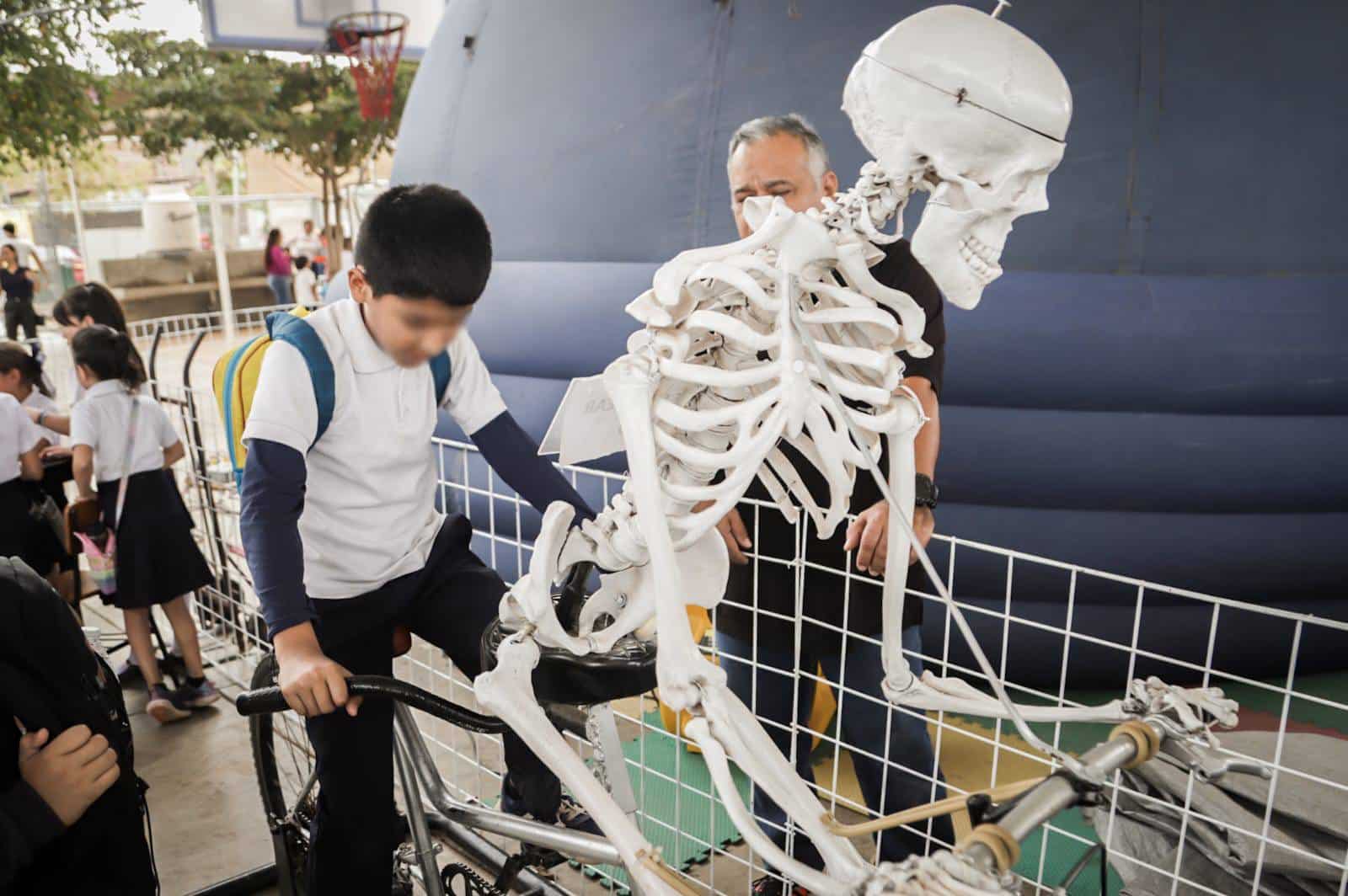 Llevan “Ciencia en Movimiento” a primaria de Alturas del Sur (4)