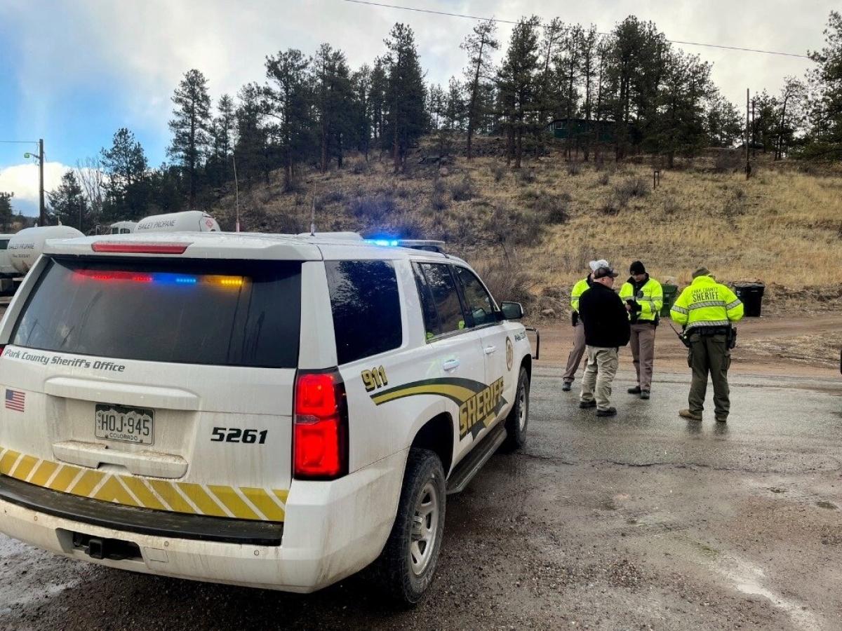 Localizan sin vida a menor de edad señalado como presunto autor de tiroteo en Denver