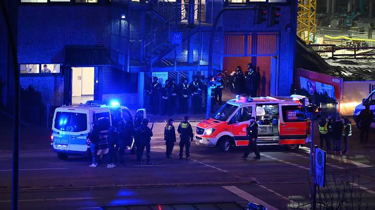 Localizan sin vida al presunto responsable de tiroteo en iglesia de Hamburgo