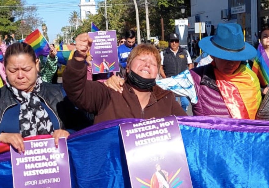 ¡Su madre al frente! Así marchan por justicia para Juventino en Los Mochis