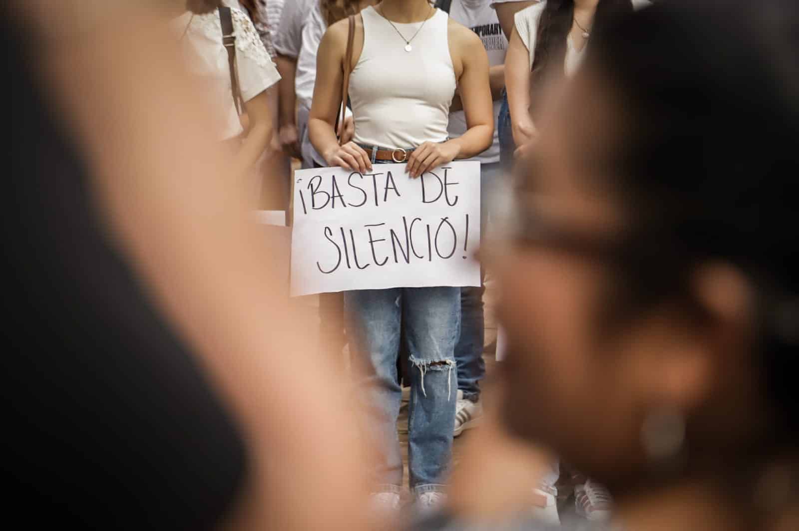 Marchan en apoyo a las víctimas de abuso por parte de sacerdotes en Culiacán (2)