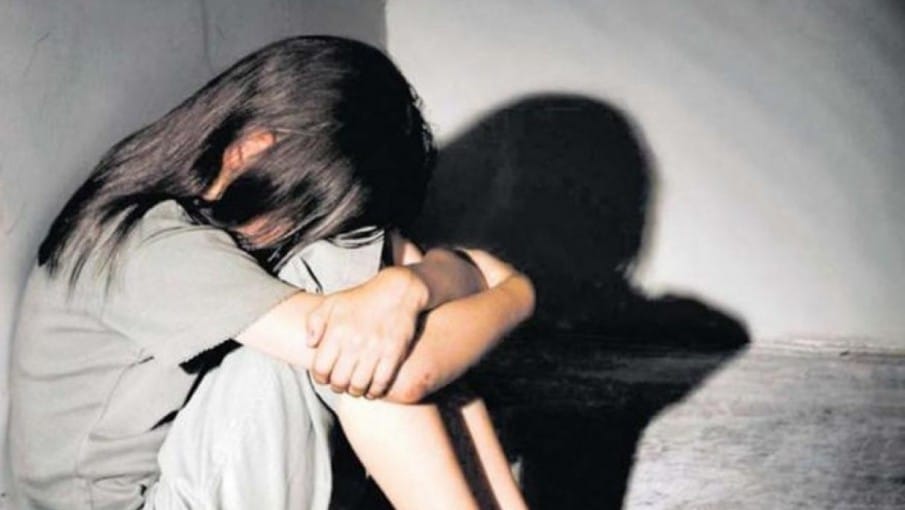 Mujer vende a su hija