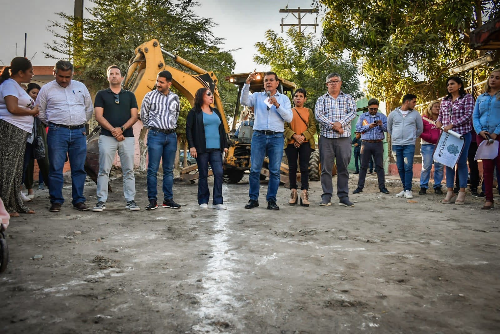 Alcalde de Mazatlán asegura están haciendo reparto equitativo de la obra pública en la zona urbana y rural