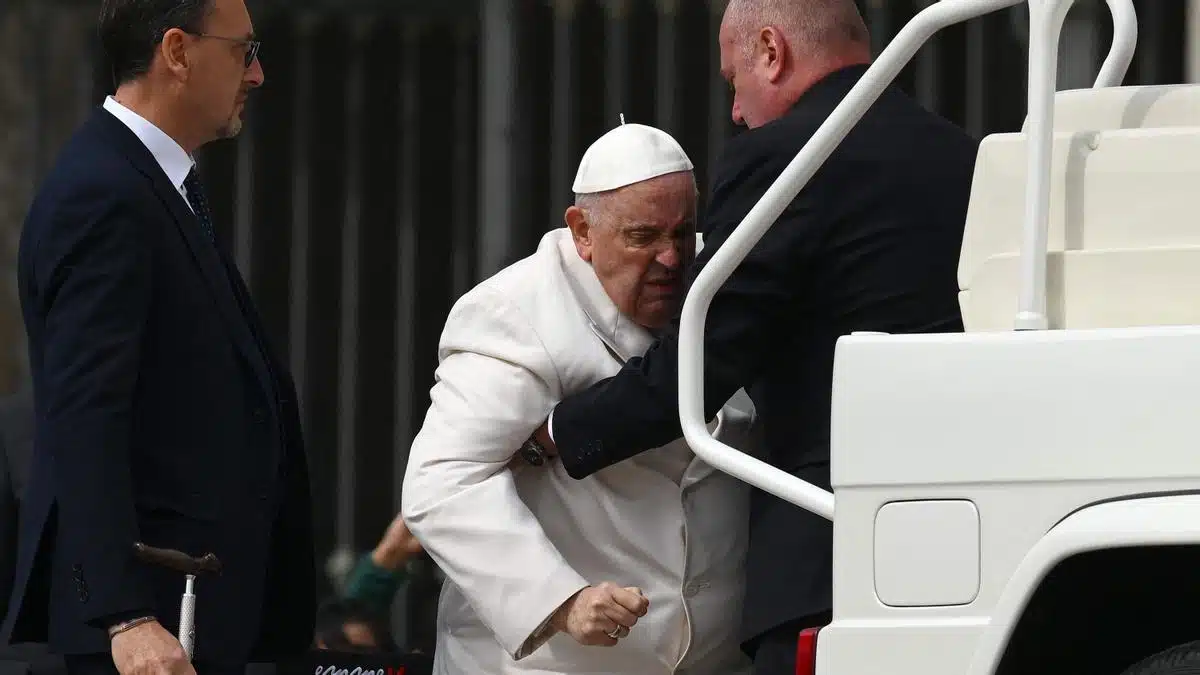 Papa Francisco ingresa de urgencia al hospital; su estado hasta el momento es estable