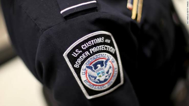 Patrulla fronteriza rescata a bebé; ¡se lo querían llevar ilegalmente!