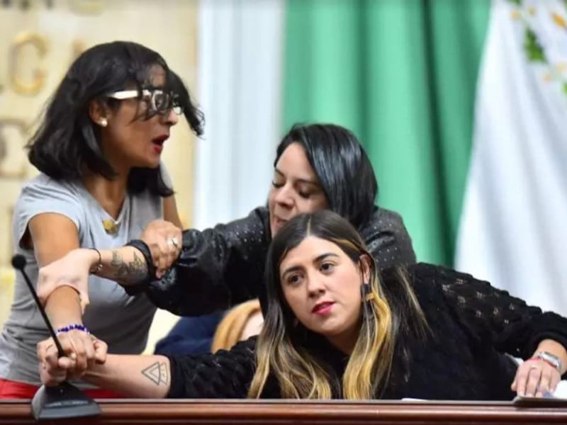 Video ¡bochornoso Diputadas De Morena Y Pan Pelean Por Micrófono En Sesión Del Congreso 7326