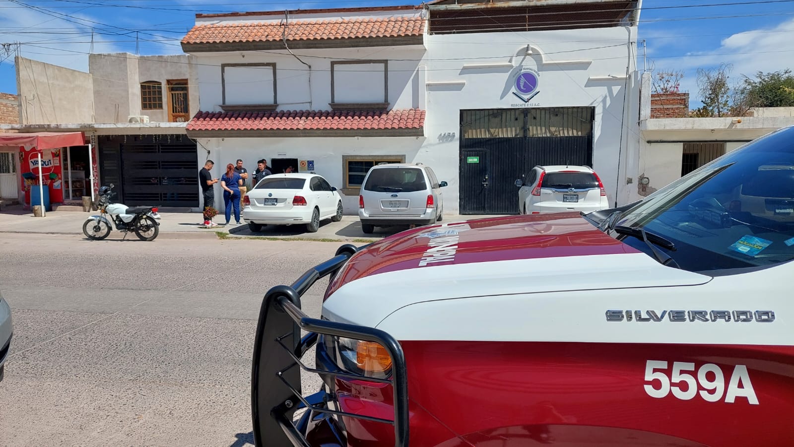 Policías llegan a centro de rehabilitación de Los Mochis; denuncian secuestro y directivos lo niegan