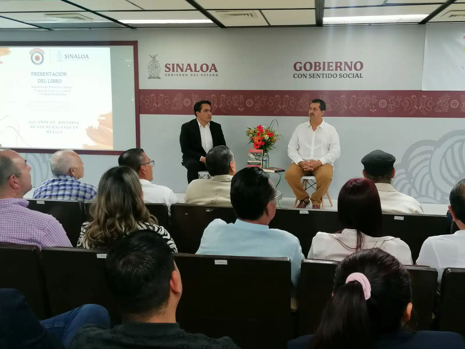 Presentan libro de 500 años de historia de huracanes en México