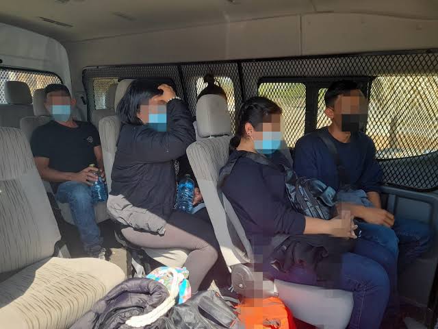 Rescatan a 16 migrantes en Nuevo León; venían de Siria y de Sudamérica
