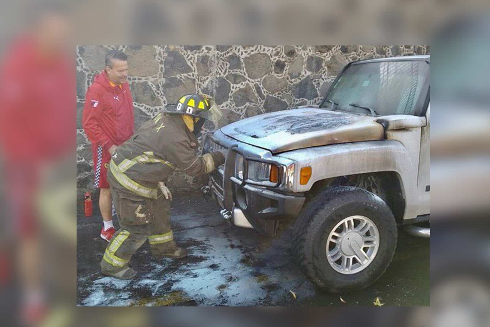 Se incendió camioneta de lujo de Alfredo Adame en la alcaldía Xochimilco