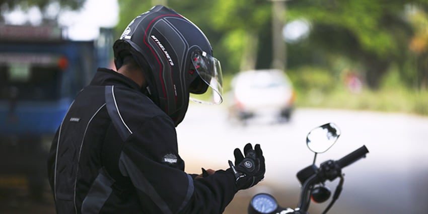 Uso casco motocicleta