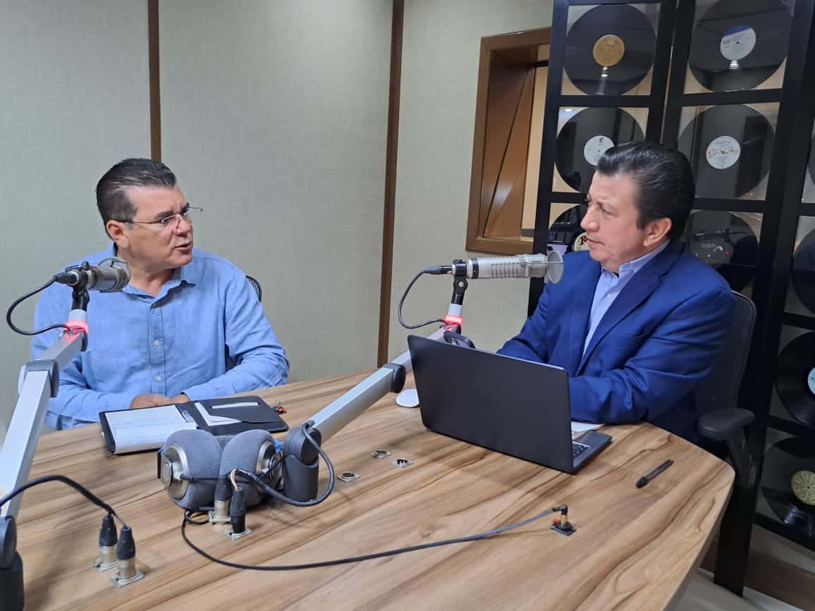 Victor Torres, Édgar González Zataráin