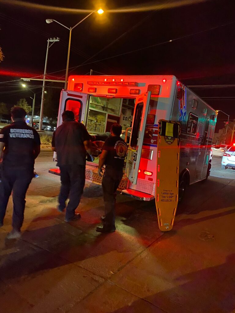 ¡Venían de su trabajo! Camioneta se impacta contra auriga en Mazatlán