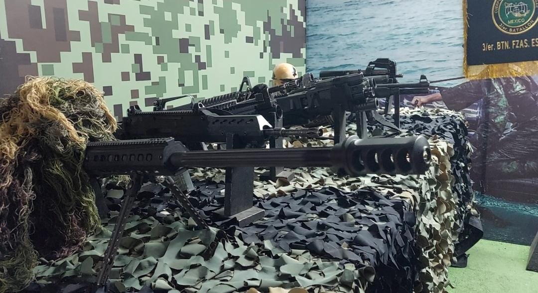 Clausuran exposición militar 