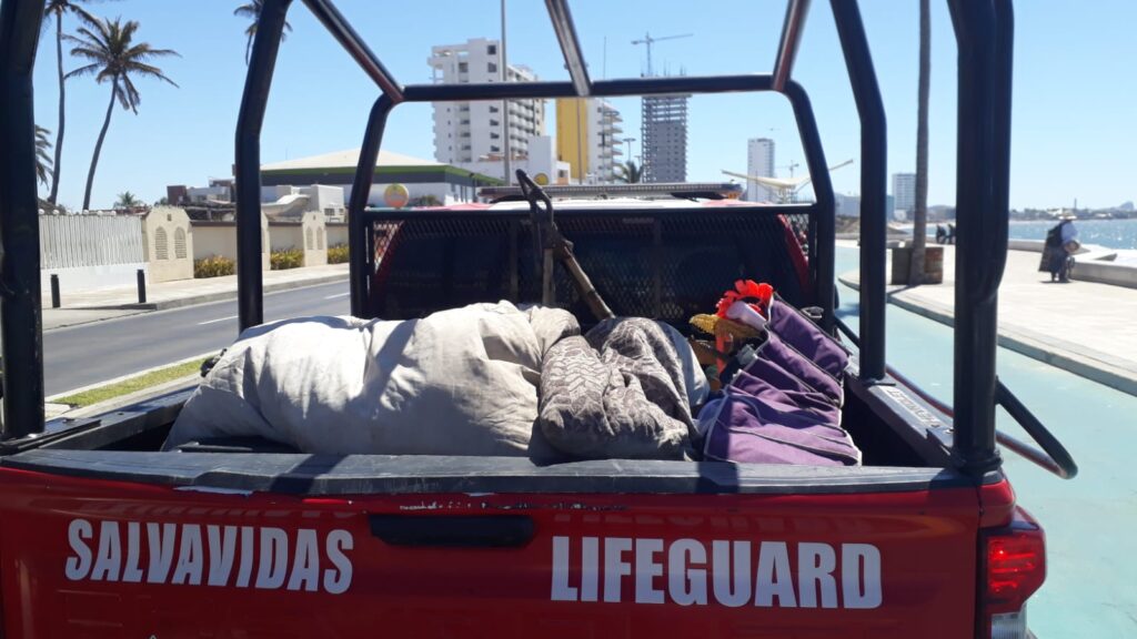 Realizaban acrobacias en playas de la Isla de la Piedra y ahora sus motos están en la pensión