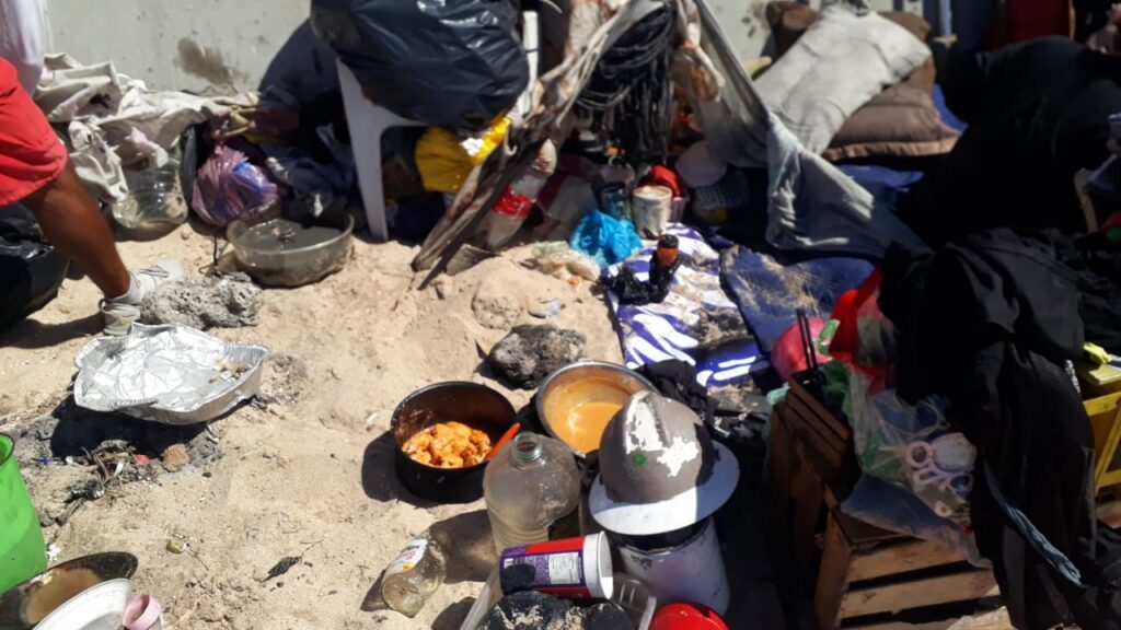 Realizaban acrobacias en playas de la Isla de la Piedra y ahora sus motos están en la pensión