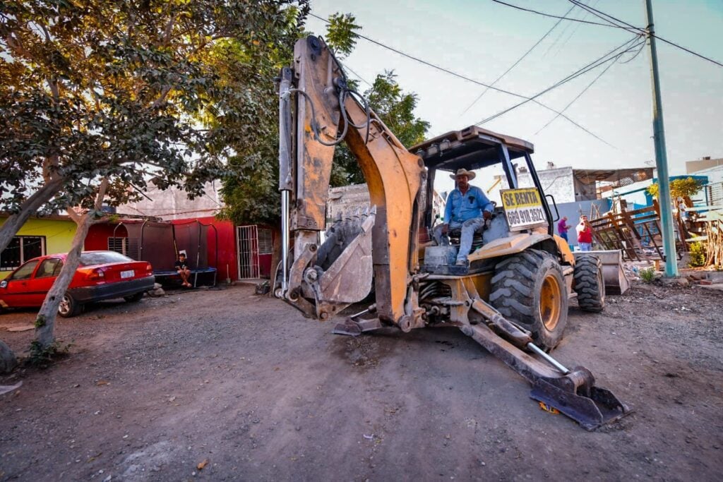 ¡Por fin los oyeron! Vecinos de El Progreso, en Mazatlán, pronto tendrán pavimentada su calle