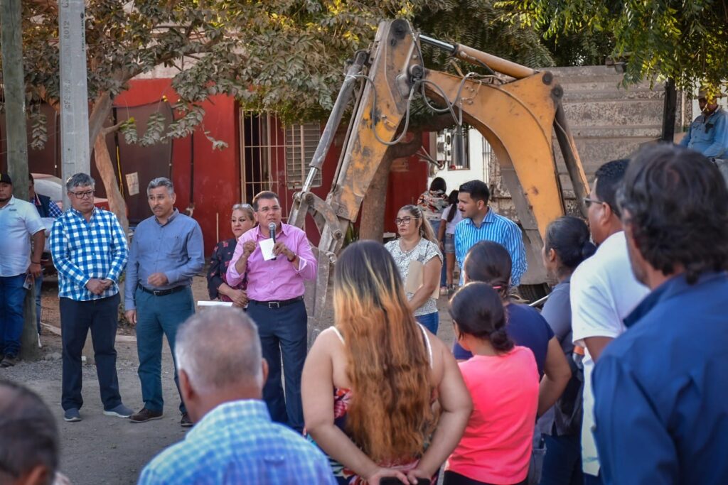 ¡Por fin los oyeron! Vecinos de El Progreso, en Mazatlán, pronto tendrán pavimentada su calle