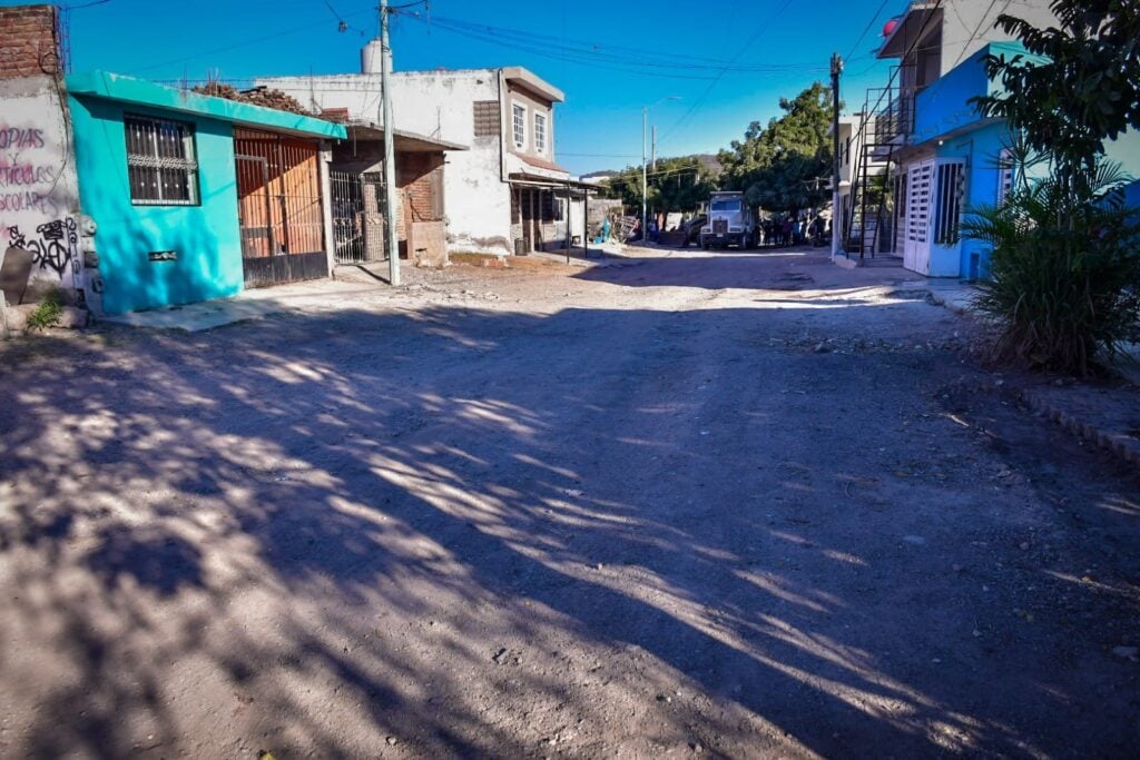 ¡Por fin los oyeron! Vecinos de El Progreso, en Mazatlán, pronto tendrán pavimentada su calle