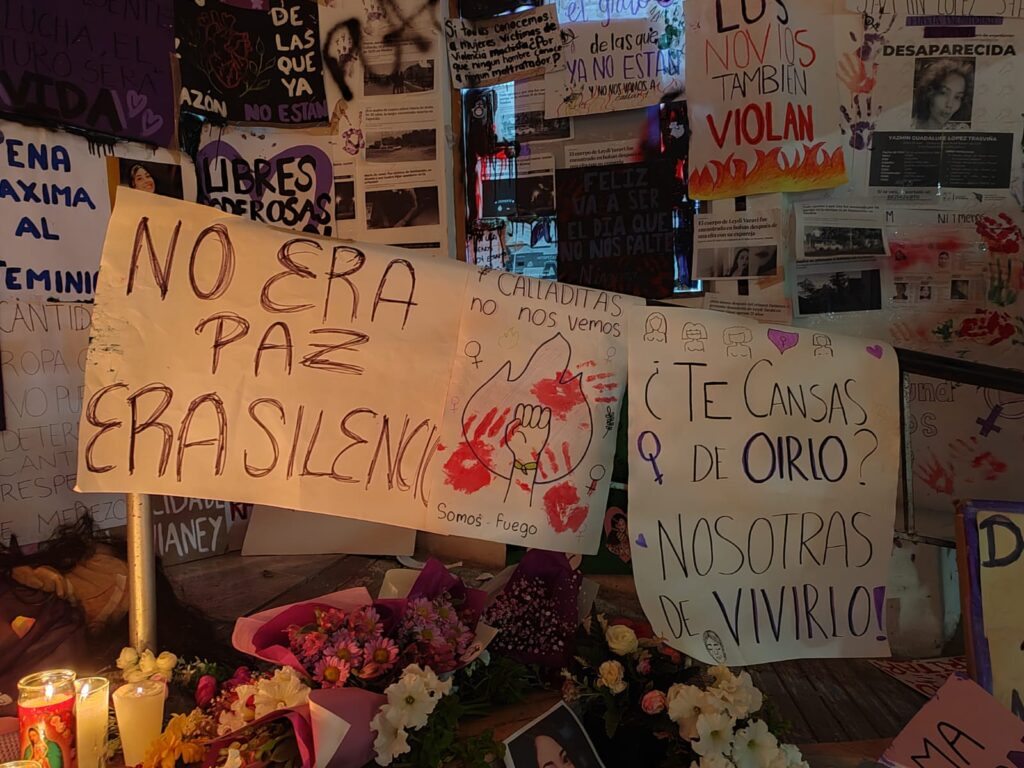 Manifestantes de Los Mochis alzan la voz por las que ya no están / Fotos Samira Santos