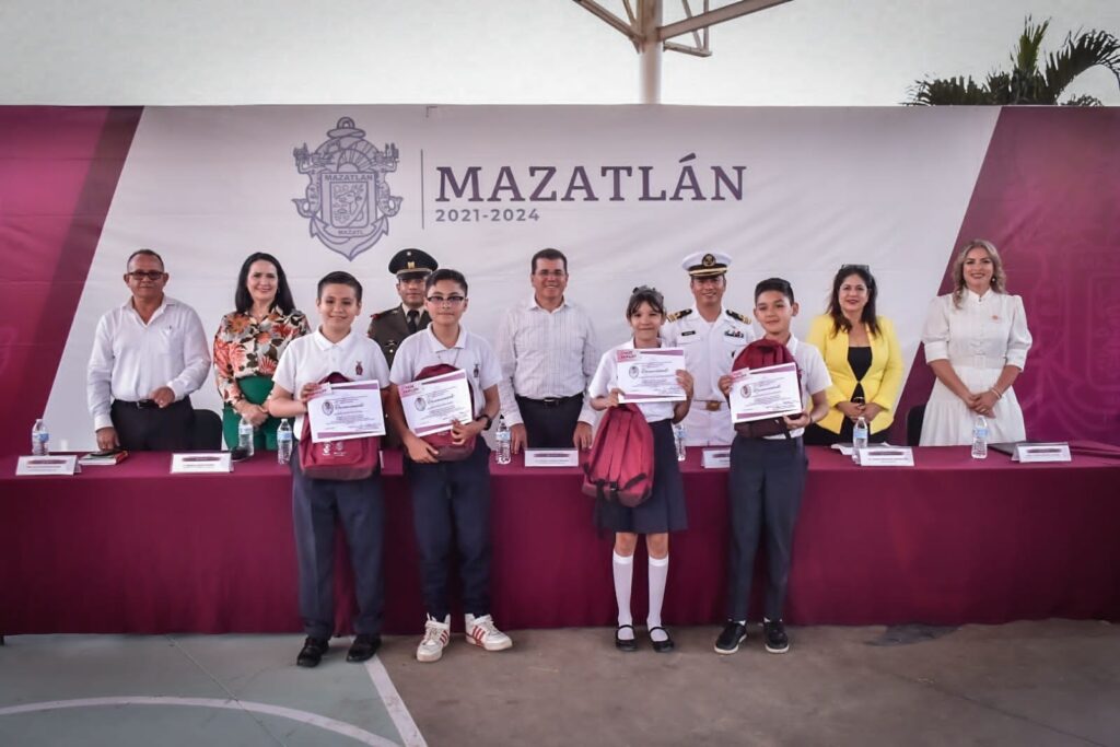 Tradición y valores. En primaria vespertina de Mazatlán, gobierno municipal realiza “Lunes Cívico”