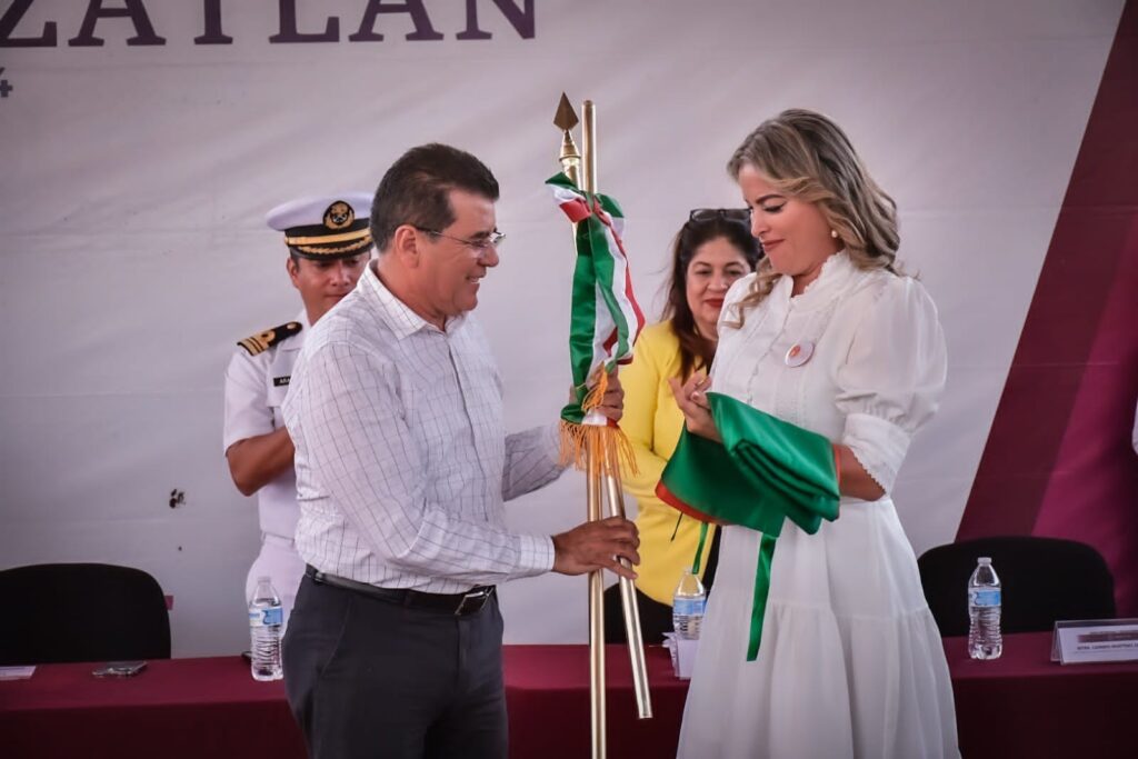 Tradición y valores. En primaria vespertina de Mazatlán, gobierno municipal realiza “Lunes Cívico”