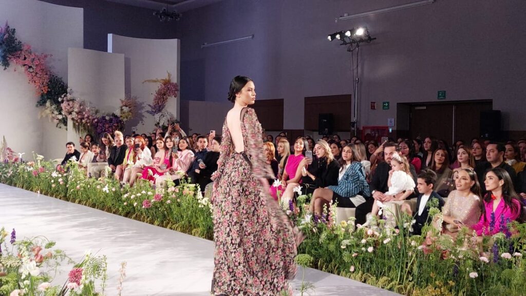 Colorido y glamuroso Fashion Show presentó la diseñadora de modas Marcela Beltrán