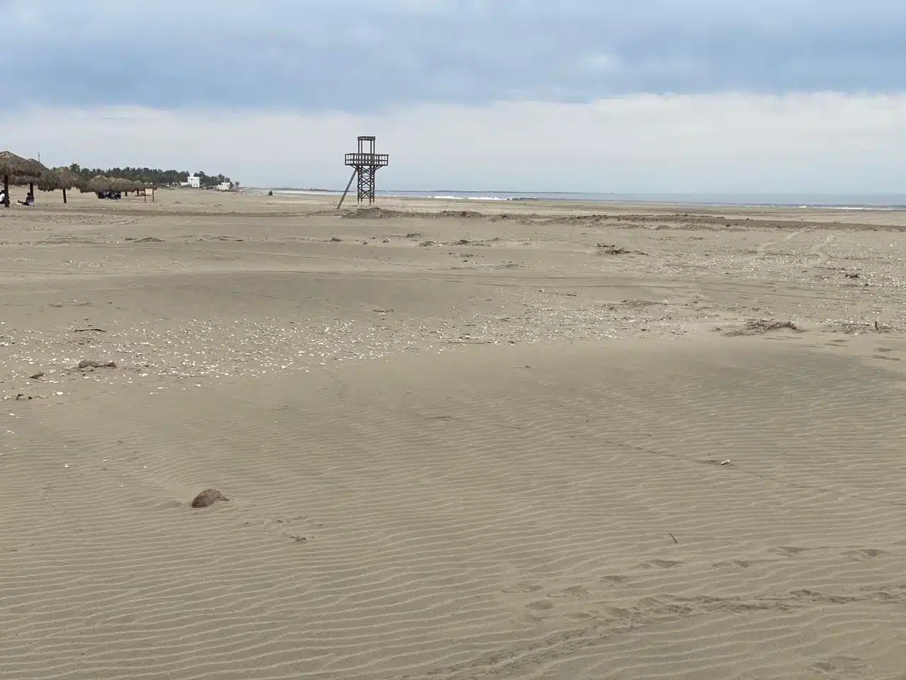 ¡No quieren otra tragedia! Prohibido el acceso a vehículos en playas de Guasave; podrían detenerlos 