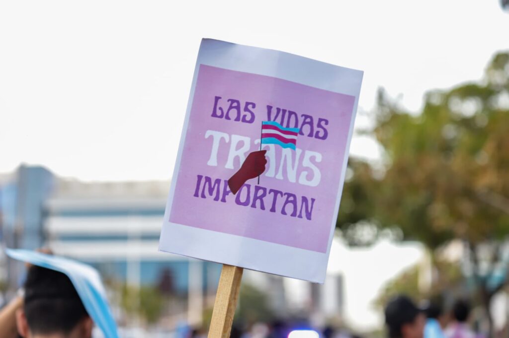 ¡No somos fantasmas! En exigencia de sus derechos, realizan primera marcha de la comunidad trans en Culiacán /Fotos Jesús Verdugo