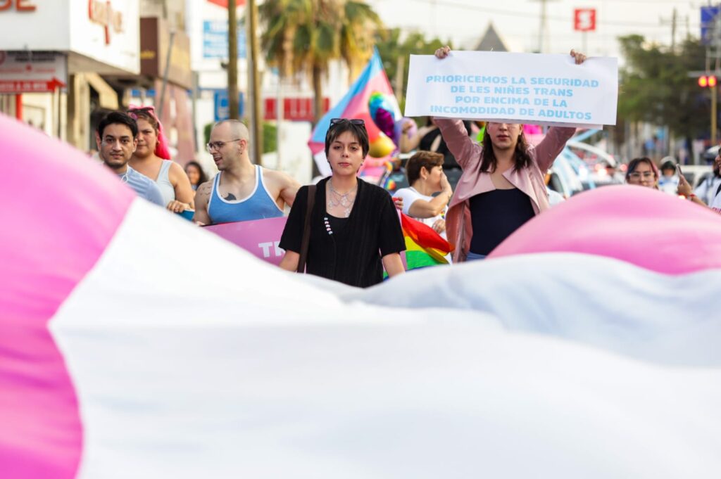 ¡No somos fantasmas! En exigencia de sus derechos, realizan primera marcha de la comunidad trans en Culiacán /Fotos Jesús Verdugo