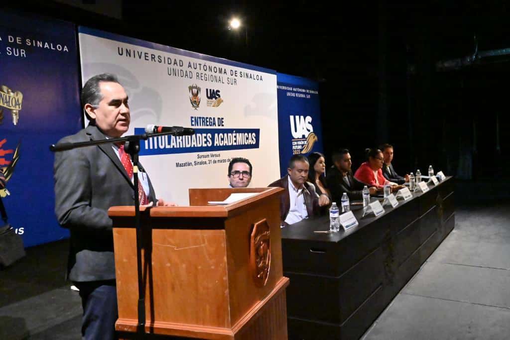 ¡Certidumbre laboral! Un total de 355 docentes de la UAS del sur de Sinaloa reciben su base