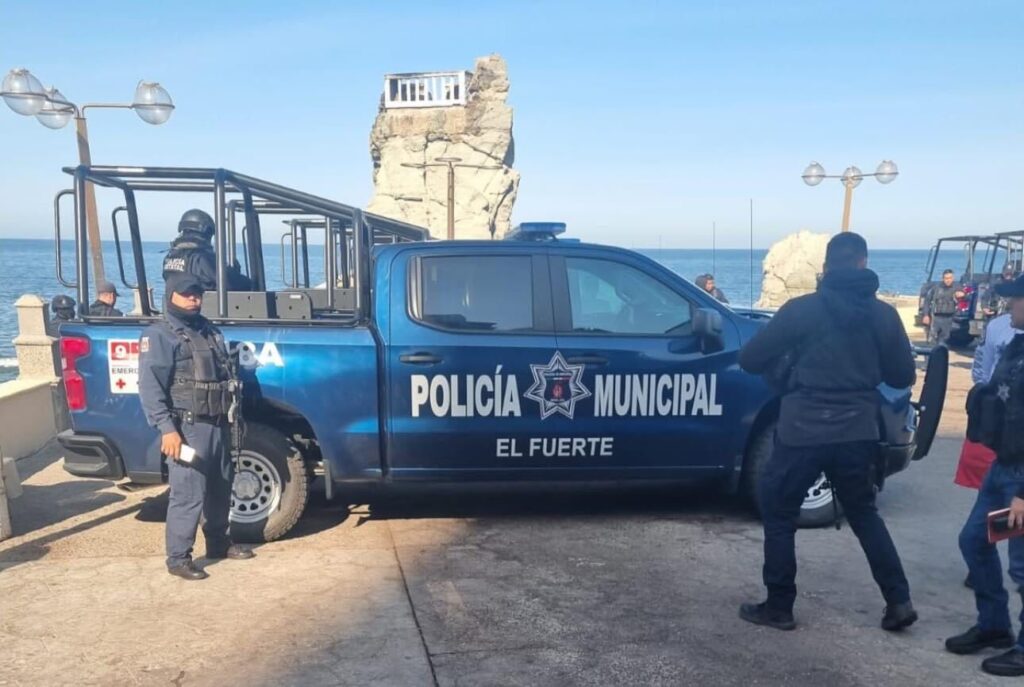 ¡Para unas vacaciones seguras! Rubén Rocha entrega dos patrullas a Seguridad Pública de El Fuerte