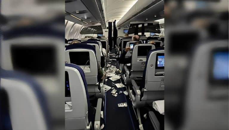 avión impactado por rayo