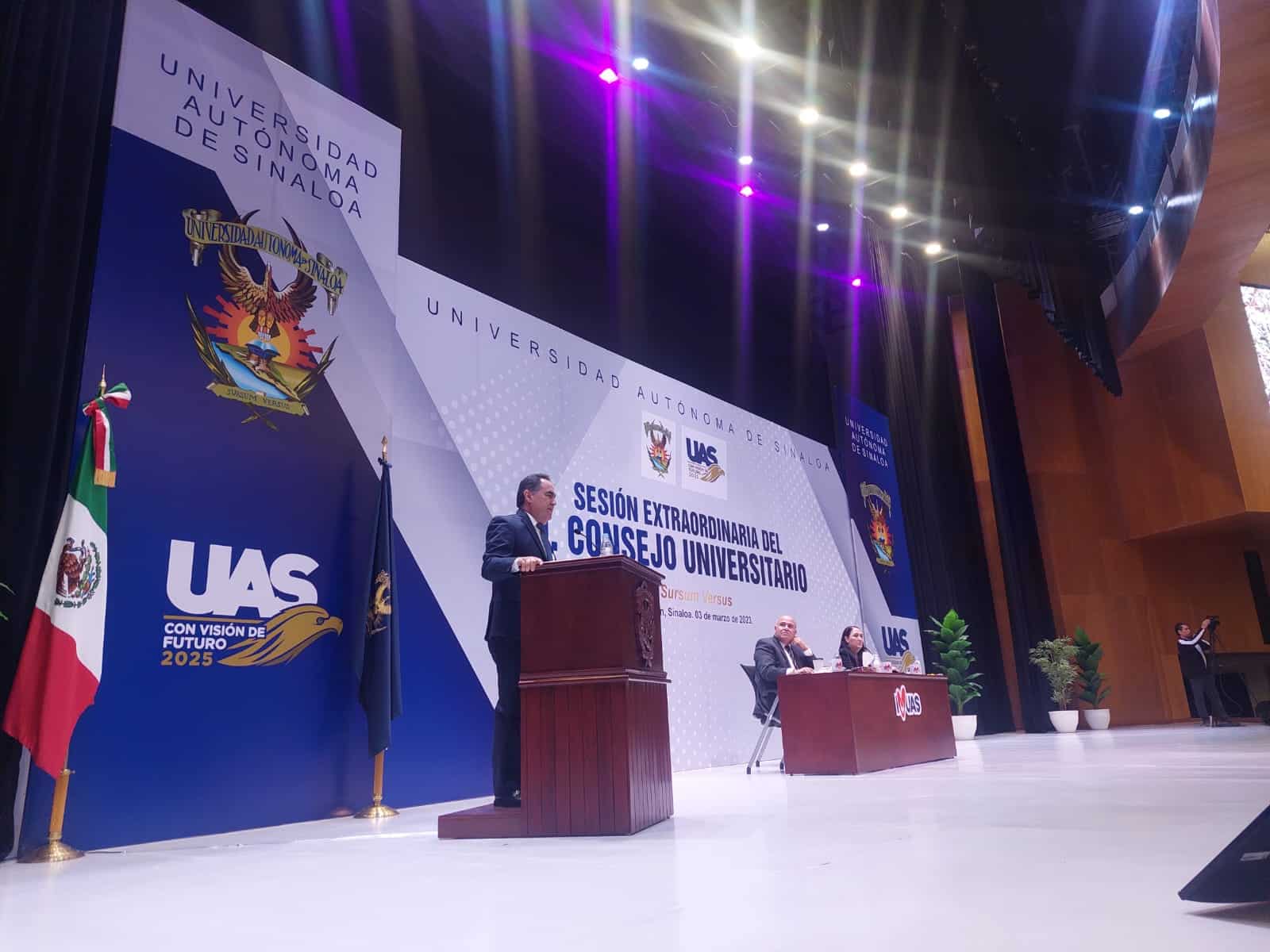 Consejo Universitario de la UAS se declara en sesión permanente y aprueba plan de acción contra ley