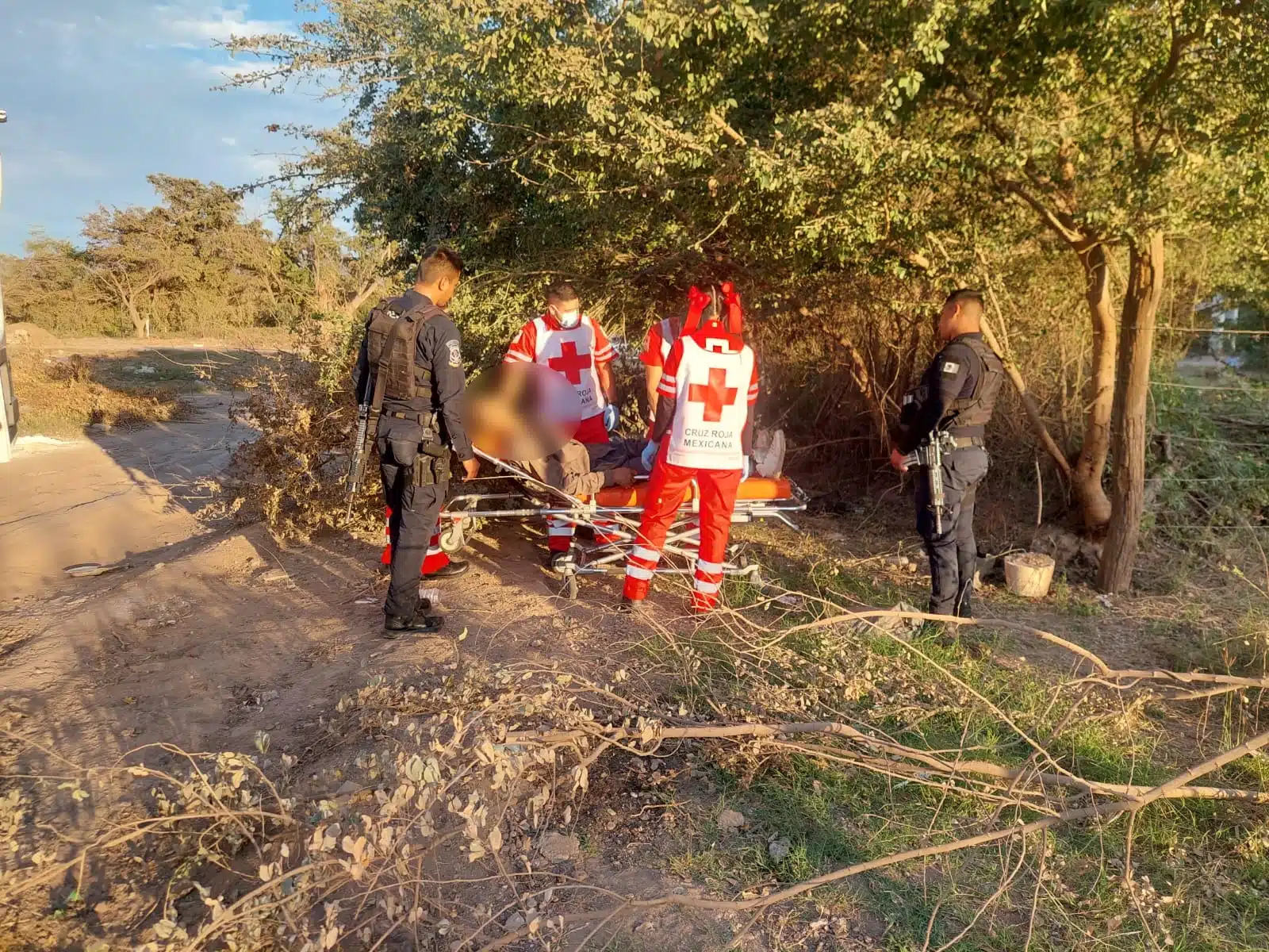 Vídeo: Tirado y golpeado localizan a Baudel detrás del campo de la UAdeO en Guasave