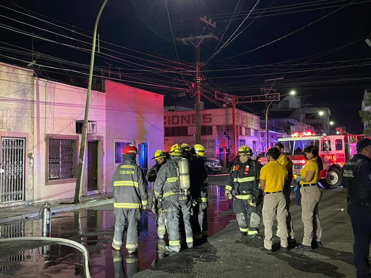 Muere una persona tras incendiarse una vivienda en la colonia Centro, en Culiacán
