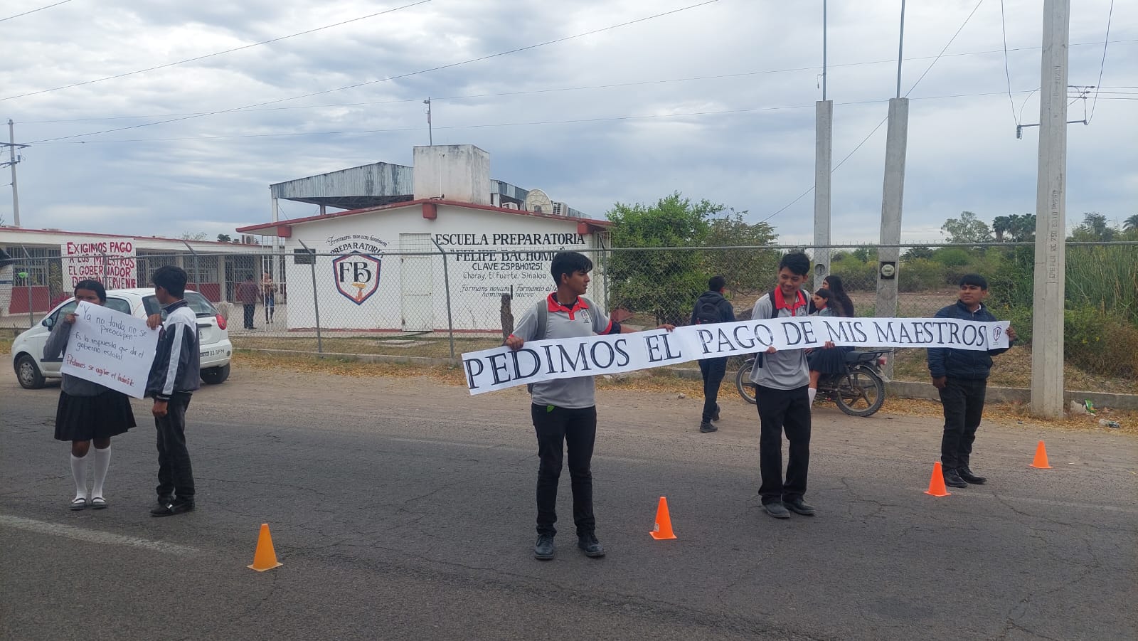 preparatoria Felipe Bachomo (7)