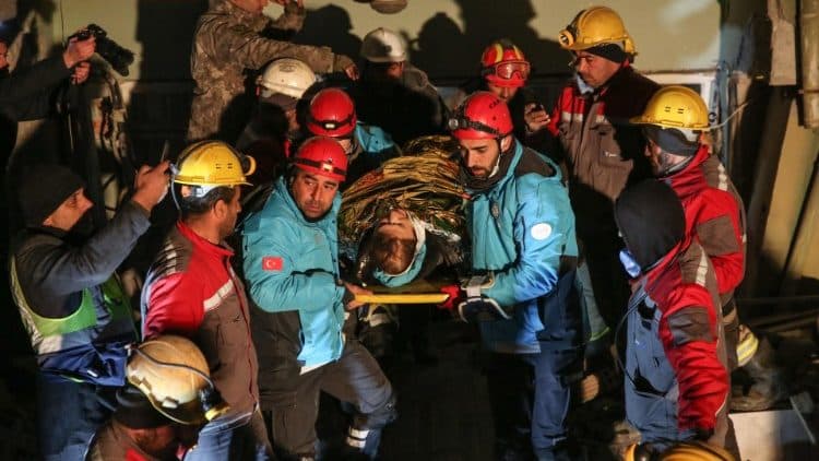 victimas terremoto turquia