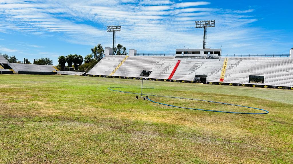 ¡Estuvieron en el “Centenario”! Miguel Favela y autoridades visitaron el estadio de futbol (3)