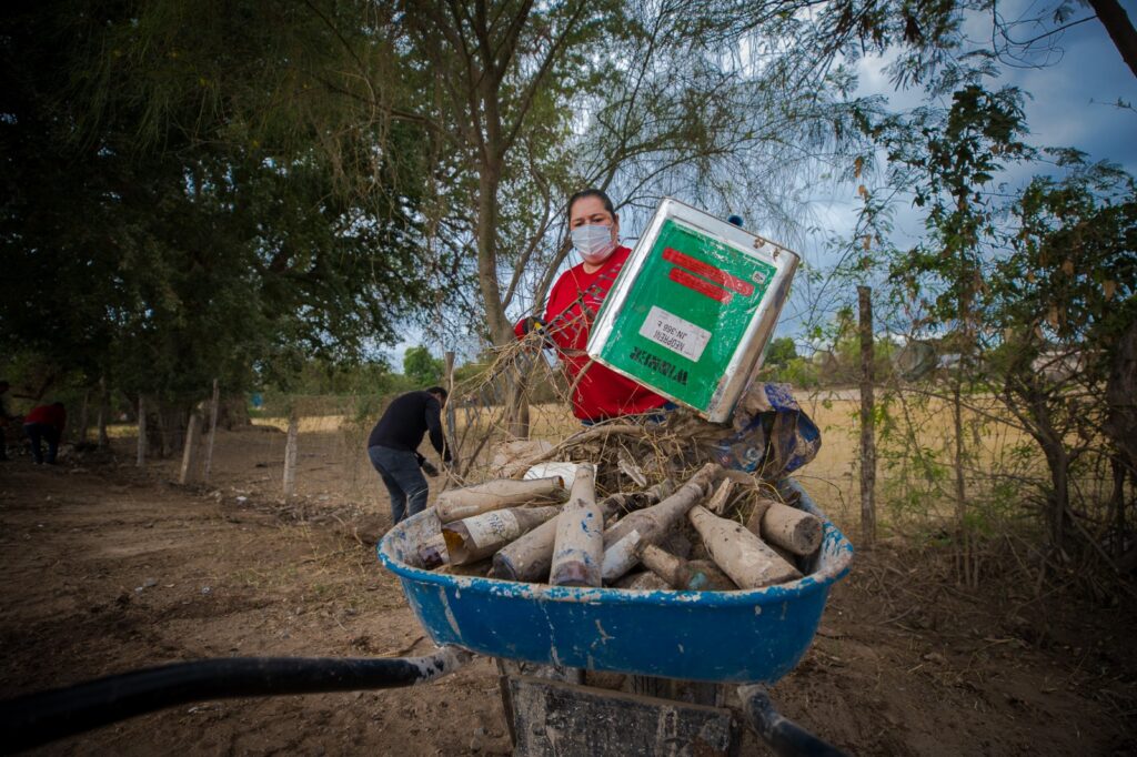 ¡Una infamia de basura! Recogen miles de botellas de vidrio, bolsas y desechos del río Sinaloa
