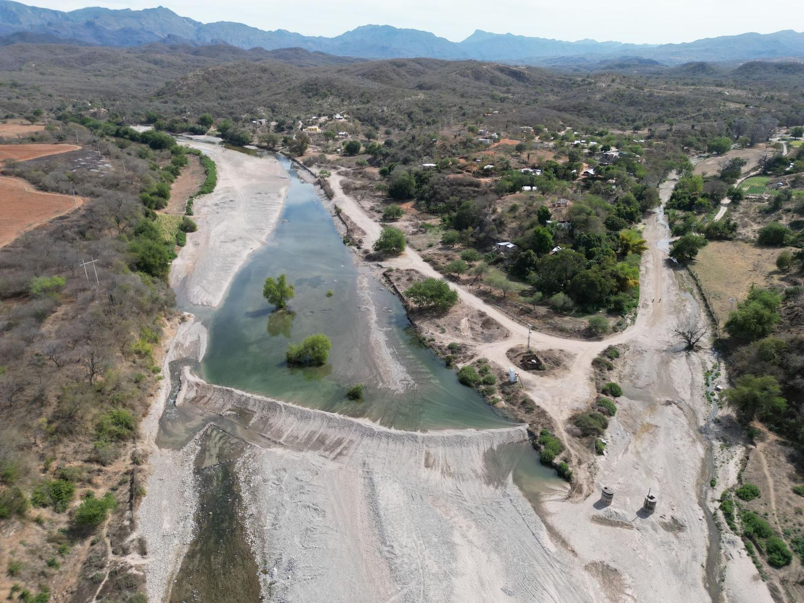 ¡Ya no hay agua embotellada en Choix! Habitantes viven crisis por el líquido
