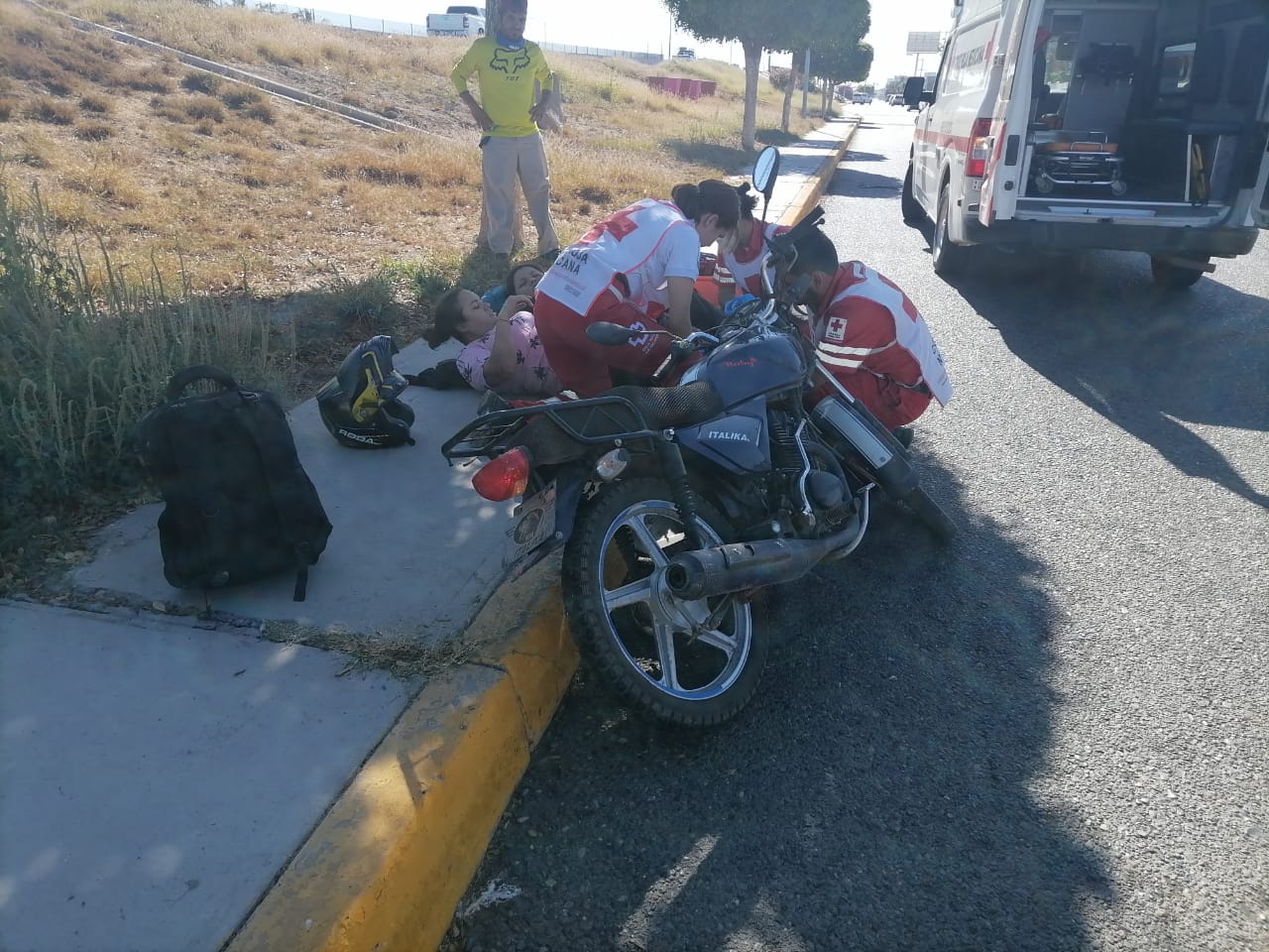 A Carmen y a Lucia se les atravesó un perro, lo embistieron y quedaron lesionadas en Guasave