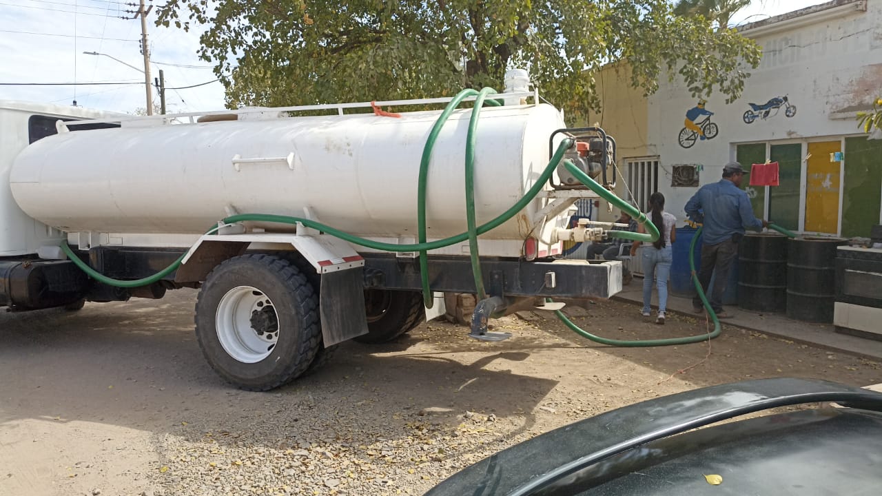 Agua en pipas en Mocorito