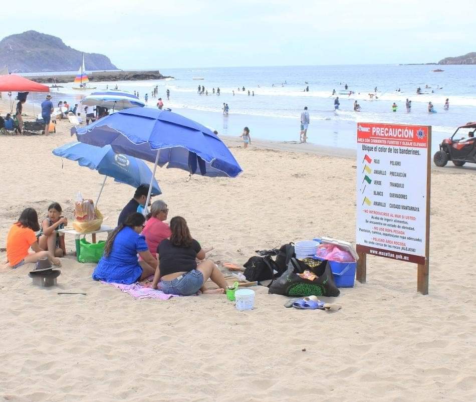 Playas de Mazatlán registran la presencia de “aguamalas”