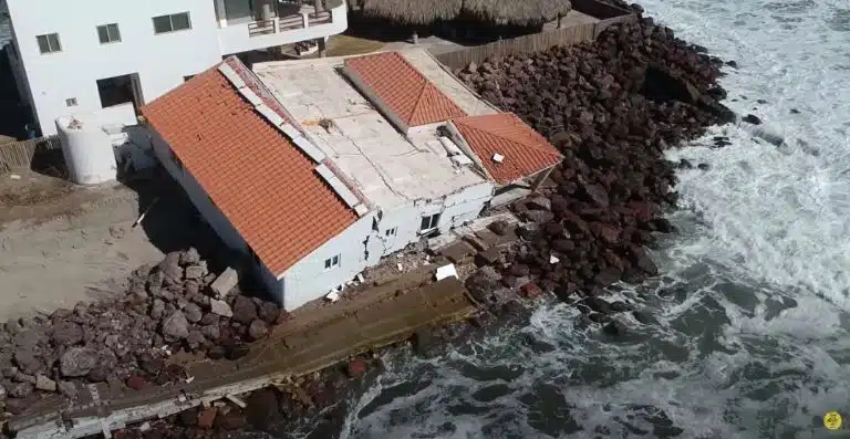 ¿Una comunidad desaparecida por el mar en Altata? Estas casas de lujo fueron abandonadas y a punto de derrumbarse