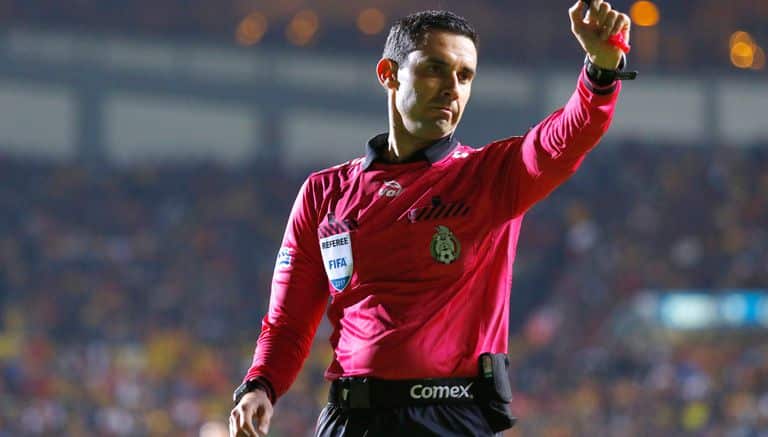 Arbitro culichi César Ramos