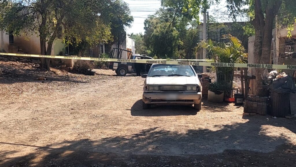 Auto baleado en Los Huizaches Culiacán