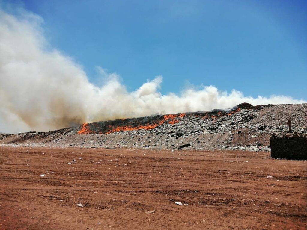 Basurón de OP Ecología en Los Mochis es consumido por las llamas; se desconoce las causas del incendio (2)